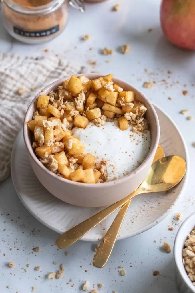 Cottage Cheese with Cinnamon and Apple